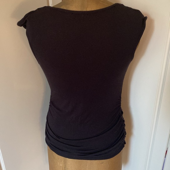 RED HAUTE SUPER FLATTERING SLEEVELESS TOP SIZE L . - Picture 4 of 7